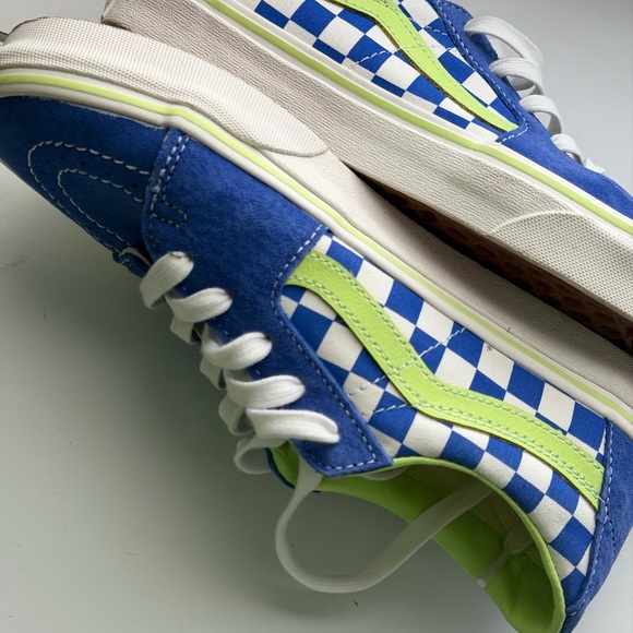 Trendy Vans Sneakers - Picture 8 of 14